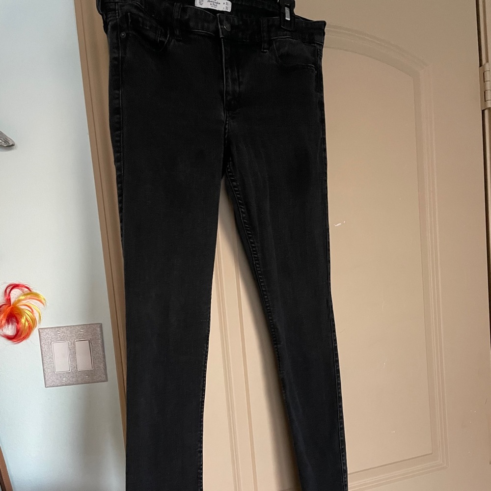 Black skinny jeans, no holes